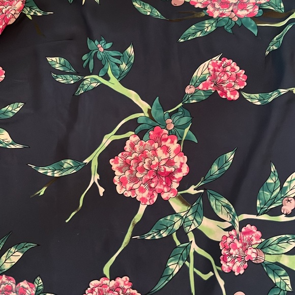 Floral print 3/4 length top with pink and green flowers. - Picture 4 of 5